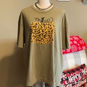 Fall Ladies T-shirt with Leopard pumpkin.